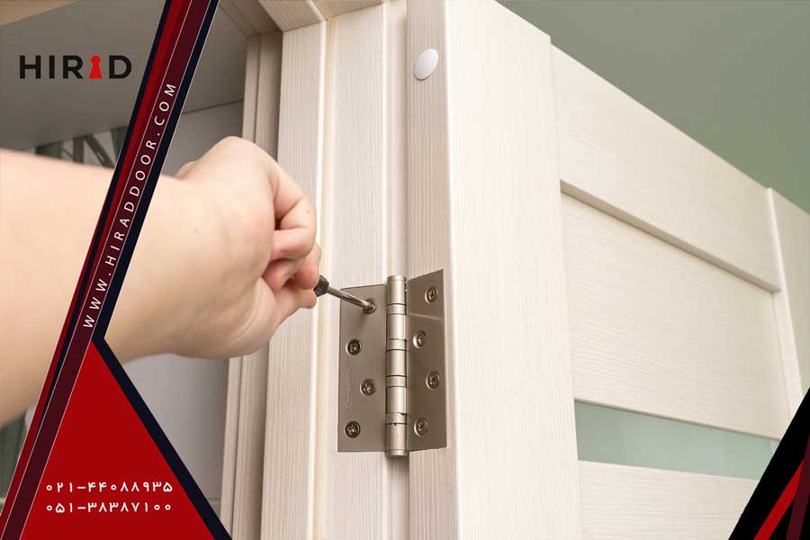 نصی لولاهای درب اتاقی